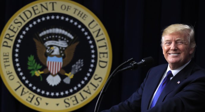 Donald Trump je už rok americkým prezidentom. Foto – TASR/AP