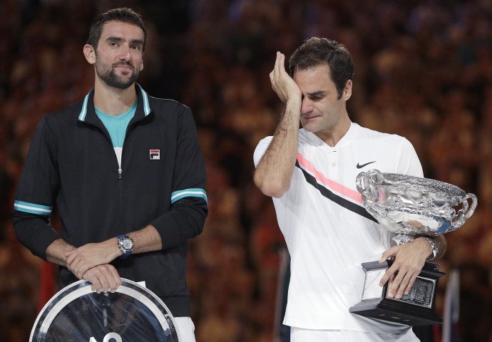 Federer (vpravo) a zdolaný finalista Čilić. Foto – TASR/AP
