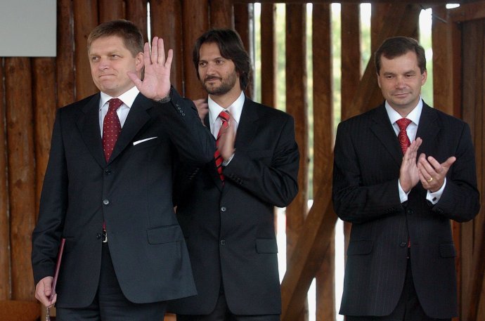 Kašický (vpravo) ešte ako minister obrany. Foto – TASR