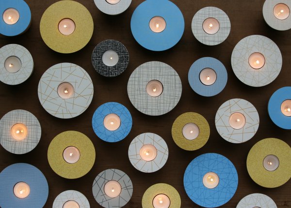 Svietniky vyrobil z&nbsp;umakartu – materiálu zo socialistických panelákov