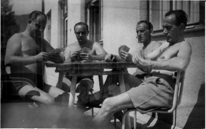 Otec Juraja Šeba sa priatelil s Arnoštom Rosinom. Aj po vojne sa často stretávali a hrávali karty. Foto – archív J. Šeba