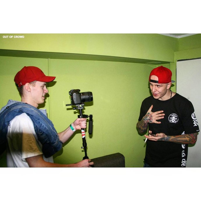 Daniel Bisaha (vľavo) natáča českého rapera Sergeia Barracudu. Foto – Instagram (@vasko420)