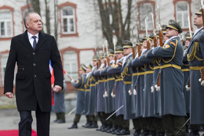 Andrej Kiska prichádza na stretnutie so slovenskými generálmi. Foto - TASR