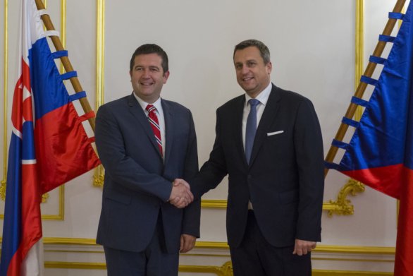 Jan Hamáček ešte ako predseda parlamentu so svojím slovenským kolegom Andrejom Dankom. Foto – tasr
