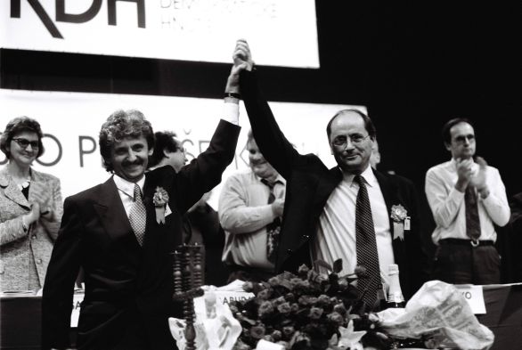 Ján Čarnogurský KDH zakladal. Dnes je úplne mimo. V roku 1996 súboj s Mikulášom Dzurindom vyhral, neskôr však bol premiérom Dzurinda. Foto – TASR