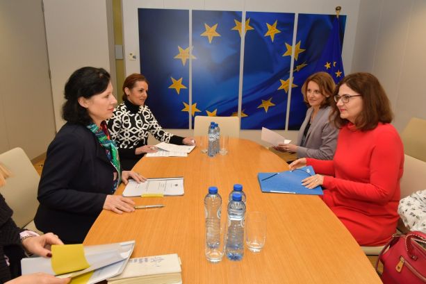 Zdroj fotografie: @VeraJourova