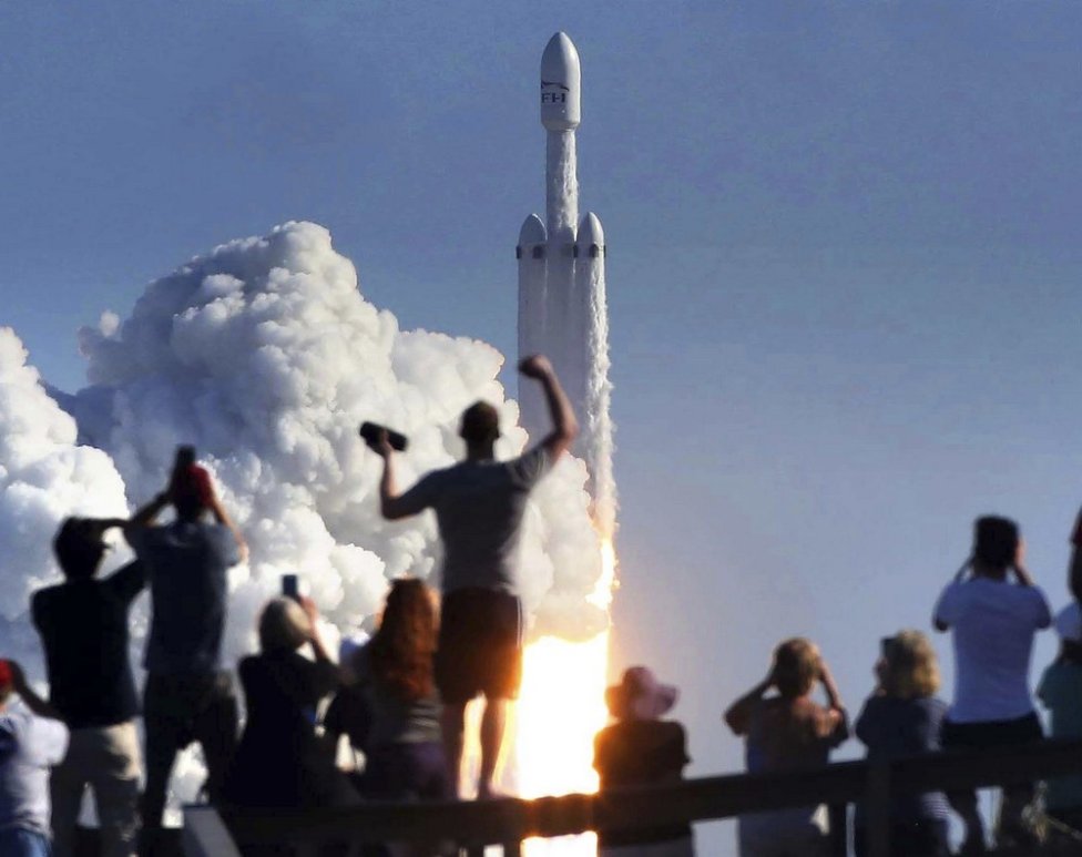 Raketa Falcon Heavy. Foto - AP
