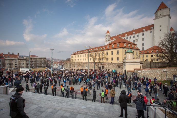 Protest pred parlamentom. Foto N – Tomáš Benedikovič