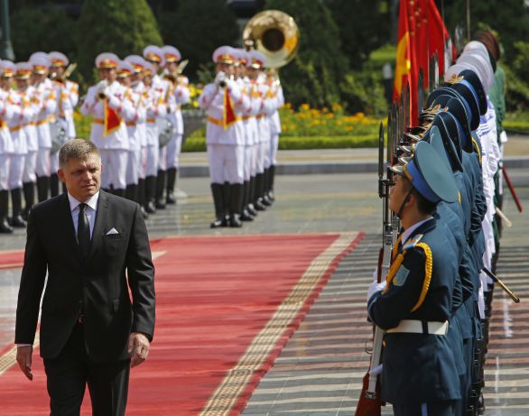 Robert Fico počas návštevy Vietnamu v roku 2016. Foto – TASR