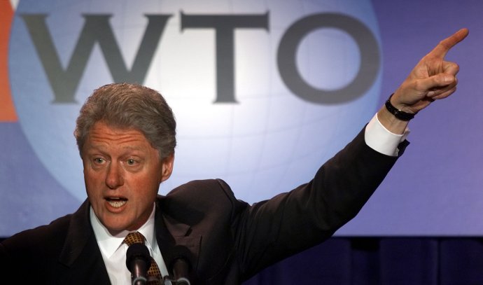 Bývalý americký prezident Bill Clinton si v roku 1999 WTO pochvaľoval. O dvadsať rokov neskôr vedie Donald Trump s rovnakou organizáciou vážny spor. Foto - TASR/AP