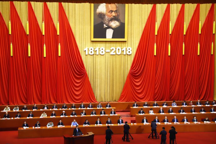 Výročie narodenia Karla Marxa si v uplynulých dňoch nepripomenul len Jean-Claude Juncker, ale aj čínski komunisti. Foto – TASR/AP