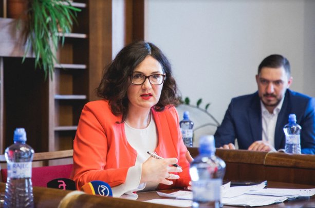 Ministerka Lubyová na pôde školského výboru parlamentu. Foto - Katarína Haršányová