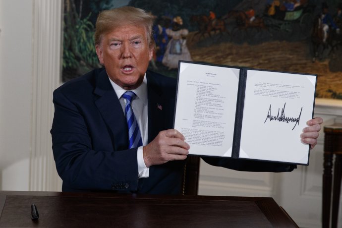 Donald Trump oznamuje odstúpenie od jadrovej dohody s Iránom. Foto – TASR/AP