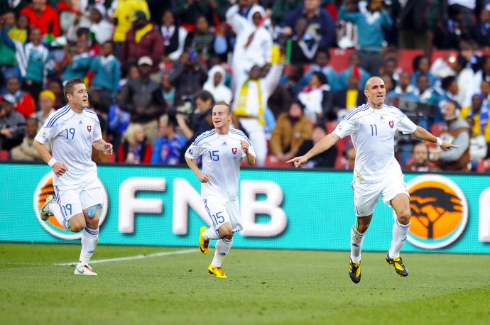 Róbert Vittek oslavuje gól proti Taliansku na MS 2010. Foto – AP