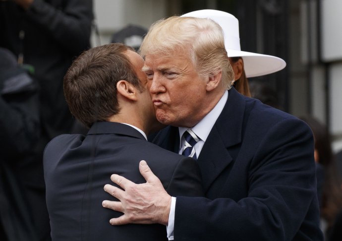 Donald Trump a Emmanuel Macron. Foto – TASR/AP
