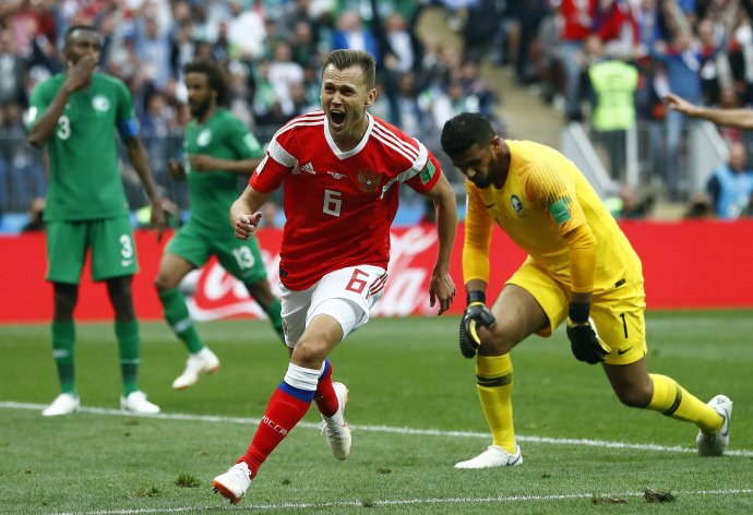 Denis Čeryšev v zápase Ruska so Saudskou Arábiou. Foto - AP