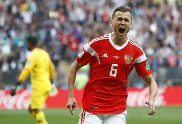 Denis Čeryšev v zápase Ruska so Saudskou Arábiou. Foto - AP