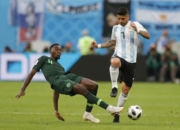 Banega v zápase proti Nigérii. Foto – TASR/AP