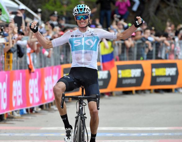Froome oslavuje víťazstvo v kráľovskej 19. etape Gira. Foto – TASR/AP