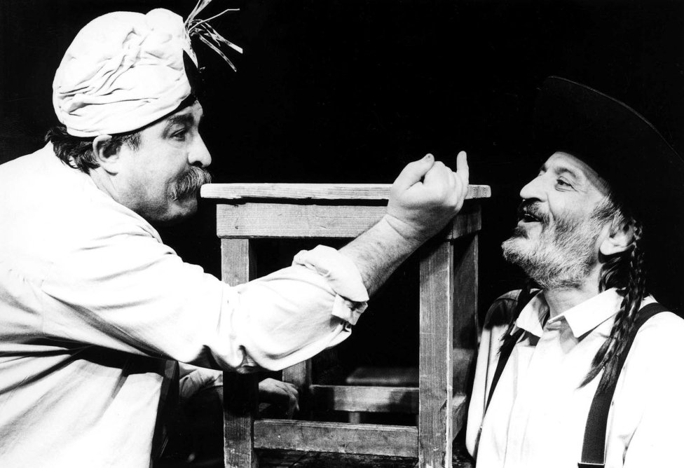 Július Satinský a Milan Lasica v predstavení Náš priateľ René (1991). Foto - Jozef Uhliarik