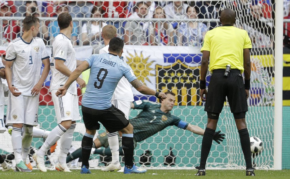 Suarezov gól z priameho kopu na 1:0. Foto – TASR/AP