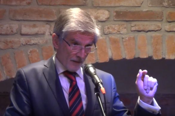 Veľvyslanec a bývalý politik SDĽ Peter Weiss na udeľovaní Krameriových cien.