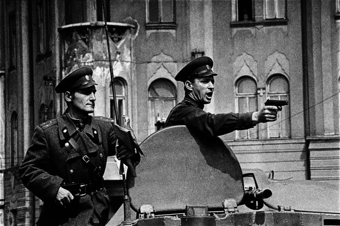 Dôstojníci sovietskej armády, Bratislava, august 1968. Foto © Ladislav Bielik