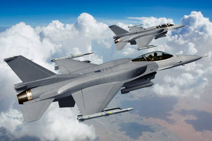Nákup štrnástich amerických stíhačiek F-16 v najmodernejšej verzii bude najväčším vojenským obchodom od vzniku Slovenska. Foto – veľvyslanectvo USA