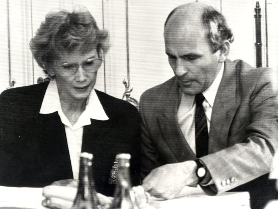 Archívna fotka z roku 1991 – Burešová a Mikloško rokovali o zásadách budúceho štátoprávneho usporiadania Česko-Slovenska. Foto – archív tasr