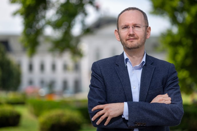 Peter Bátor pracuje od roku 2015 v prezidentskej kancelárii, Kisku minulý týždeň sprevádzal aj na samite NATO. Foto N – Tomáš Benedikovič