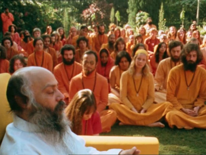 Bhagwan a jeho nasledovníci. Foto – Netflix