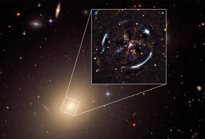 Obrázok galaxie ESO 325-G004, okolo ktorej vedci uskutočnili merania gravitačného šošovkovania. Zdroj - ESO, ESA/Hubble, NASA