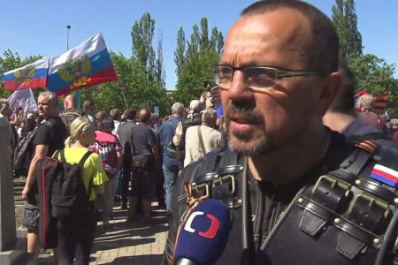 Český poslanec, ktorý chránil tradičnú rodinu, sa k vlastnej nesmie priblížiť (Pod slnkom Jany Shemesh)