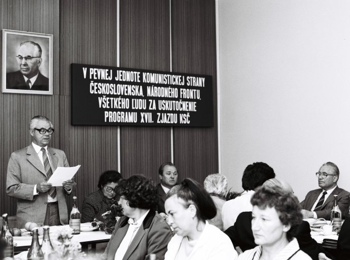 Príprava na "voľby" v roku 1986, je znormalizované. Foto - TASR