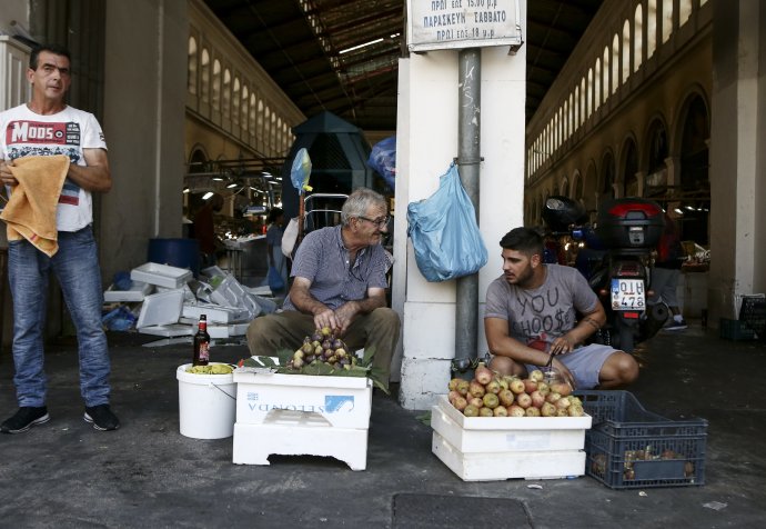 Pouliční predavači v Aténach. Foto – TASR/AP