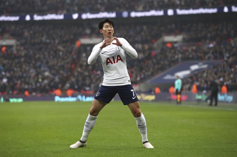 Son Heung-min oslavuje gól v drese Tottenhamu. Foto - TASR/AP