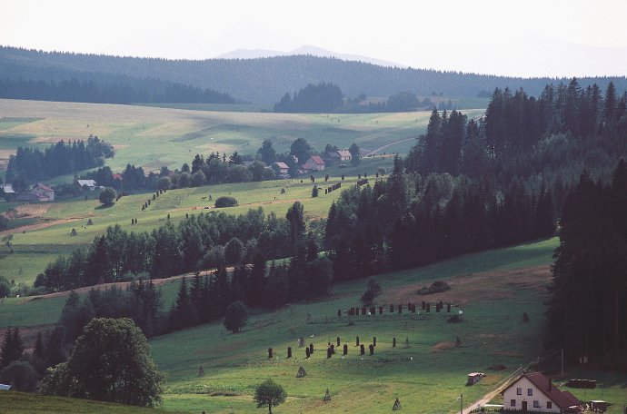 Typická krajina hornej Oravy, tak ako ju poznal aj Hviezdoslav. Foto N - Andrej Bán