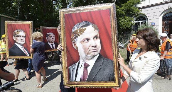 24. júla vo Varšave protestovali kritici poľskej vládnej strany proti zmenám v justícii. Foto - AP
