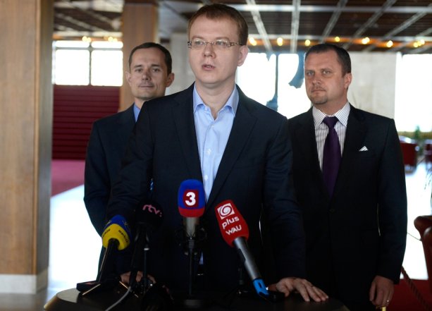 Miroslav Beblavý na tlačovke Siete. Mal kritizovať "prostriedky" Matovičovej nahrávky namiesto odhaleného účelu. Zdroj: HNOnline