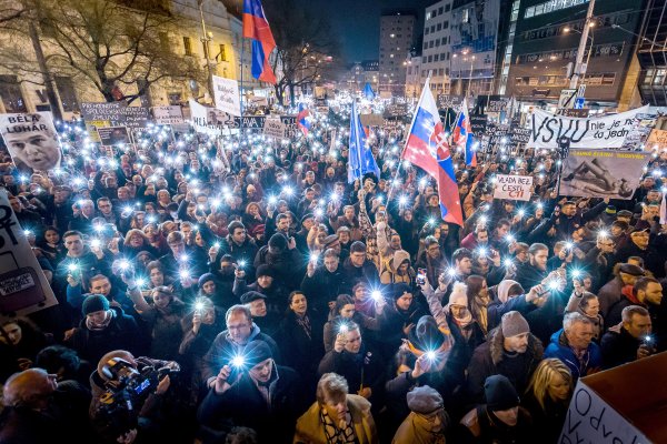 Fotografia roka vznikla, keď 65-tisíc ľudí na námestí spievalo slovenskú hymnu