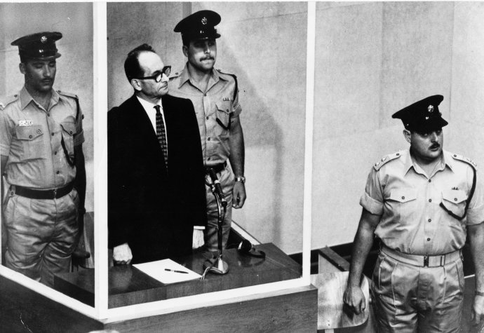 Adolf Eichmann na súde v Jeruzaleme. Foto - TASR/AP
