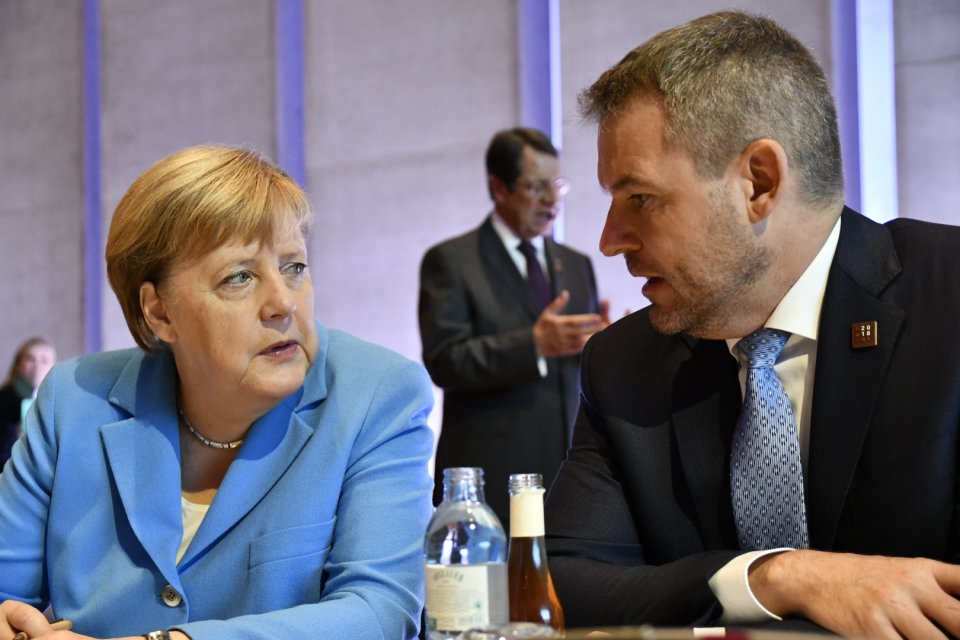 Pellegrini s Merkelovou. Foto - Tlačový odbor Úradu vlády