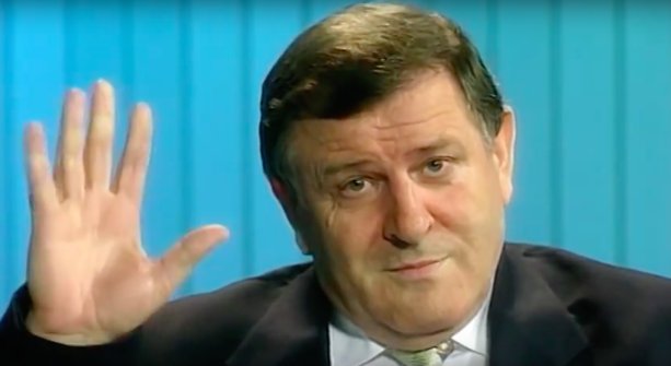 "Zbohom. idem od vás..." Ikonický obrázok lúčiacého sa "spasiteľa" a "otca národa" Vladimíra Mečiara. Zdroj: www.aktuality.sk