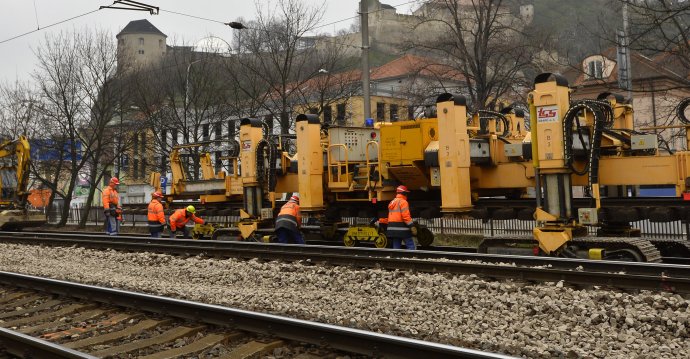 Na snímke modernizácia trate pri Trenčíne. Ilustračné foto – Tasr