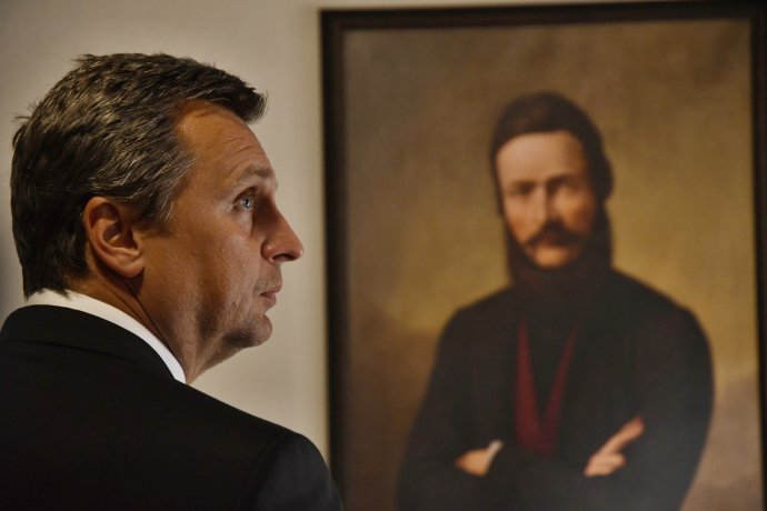 Predseda Národnej rady Andrej Danko pred portrétom Štúra. Foto - TASR