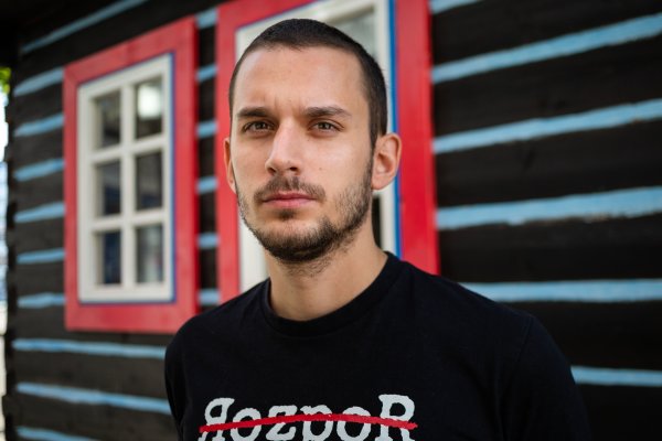 Študenta pre film o&nbsp;kauze na umeleckej škole obvinil viceprimátor Humenného z&nbsp;ohovárania (+ film)