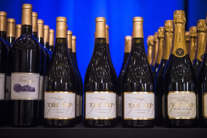 Víno a šampanské značky Trump. Foto - Washington Post/Jabin Botsford