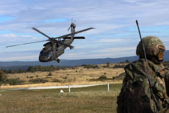 Deväť vrtuľníkov Black Hawk si bez súťaže objednala druhá vláda Roberta Fica, nákup dohodol bývalý minister obrany Martin Glváč. Foto - MO