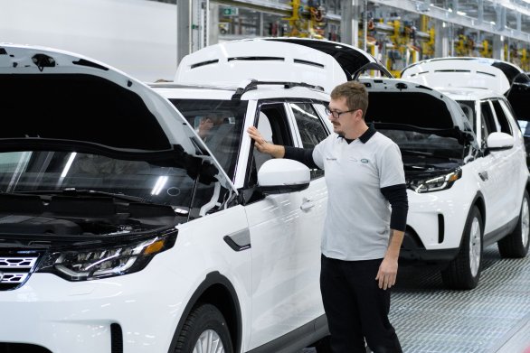 V nitrianskom závode Jaguar Land Rover. Foto - TASR