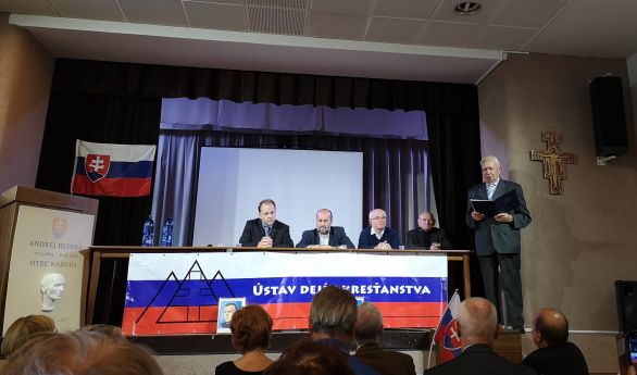 Rečníci na konferencii (Martin Lacko prvý zľava). Foto – FB SHO